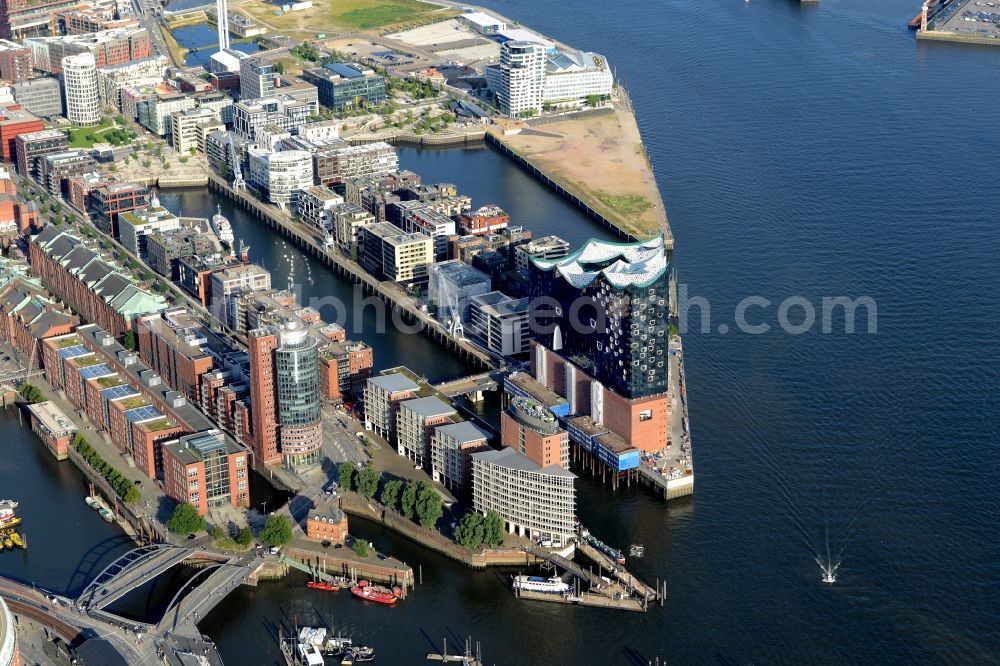 Aerial photograph Hamburg - Town View of the streets and houses of the residential areas in Hamburg and the Elbe Philharmonic Hall along the course of the river Elbe in Germany