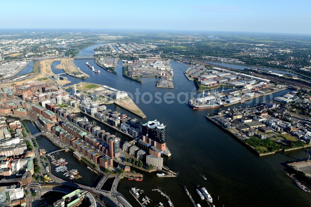 Aerial photograph Hamburg - Town View of the streets and houses of the residential areas in Hamburg and the Elbe Philharmonic Hall along the course of the river Elbe in Germany