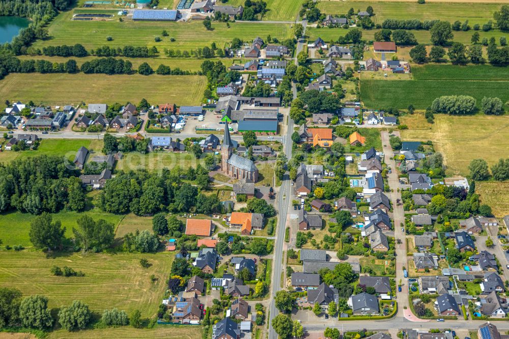 Hamminkeln from above - Town View of the streets and houses of the residential areas in the district Wertherbruch in Hamminkeln in the state North Rhine-Westphalia, Germany