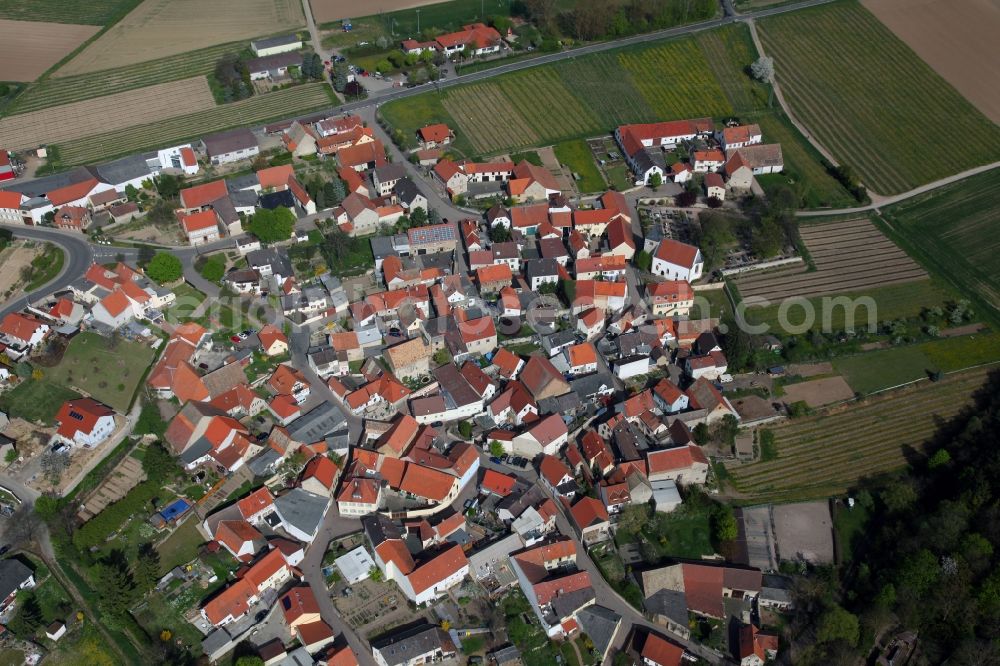 Aerial photograph Hangen-Weisheim - Townscape of Hangen-Weisheim is a municipality in the district Alzey-Worms in Rhineland-Palatinate