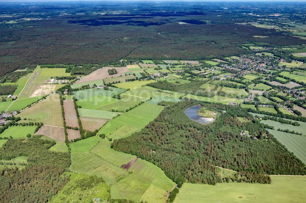 Hartenholm from the bird's eye view: Town View of the streets and houses of the residential areas in Hartenholm in the state Schleswig-Holstein, Germany