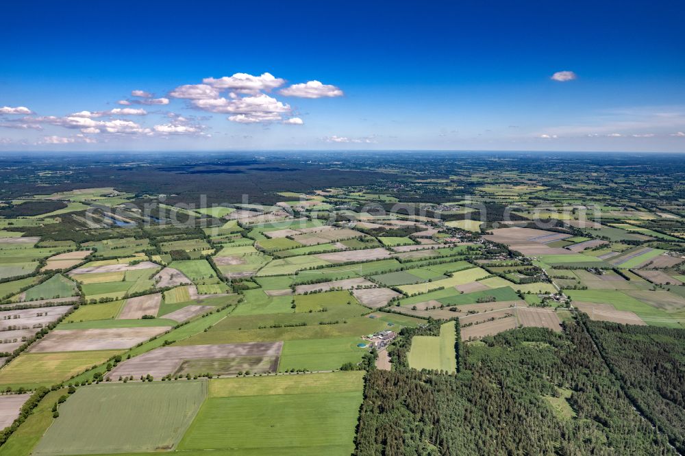 Aerial photograph Hasenmoor - Town View of the streets and houses of the residential areas in Hasenmoor in the state Schleswig-Holstein, Germany