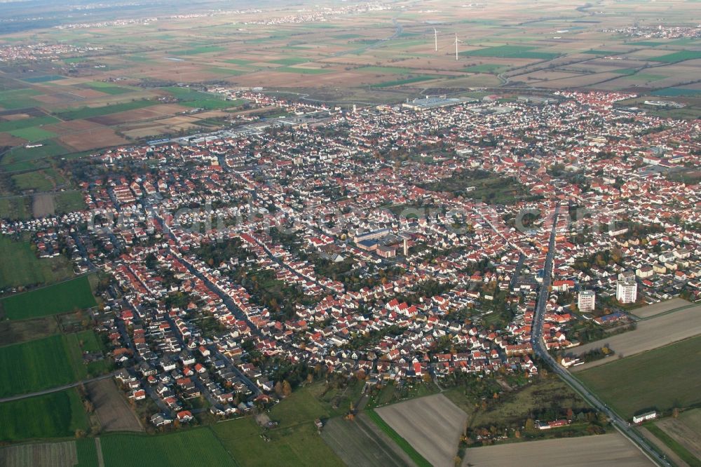 Haßloch from the bird's eye view: Town View of the streets and houses of the residential areas in Hassloch in the state Rhineland-Palatinate