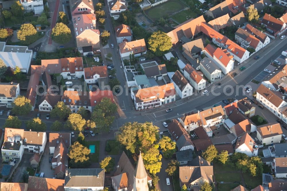 Aerial photograph Eggenstein-Leopoldshafen - Town View of the streets and houses of the residential areas in the district Eggenstein in Eggenstein-Leopoldshafen in the state Baden-Wuerttemberg