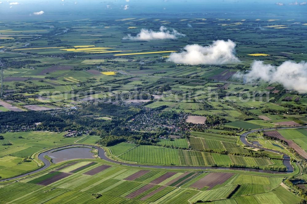 Aerial image Hechthausen - Town View of the streets and houses of the residential areas in Hechthausen in the state Lower Saxony, Germany