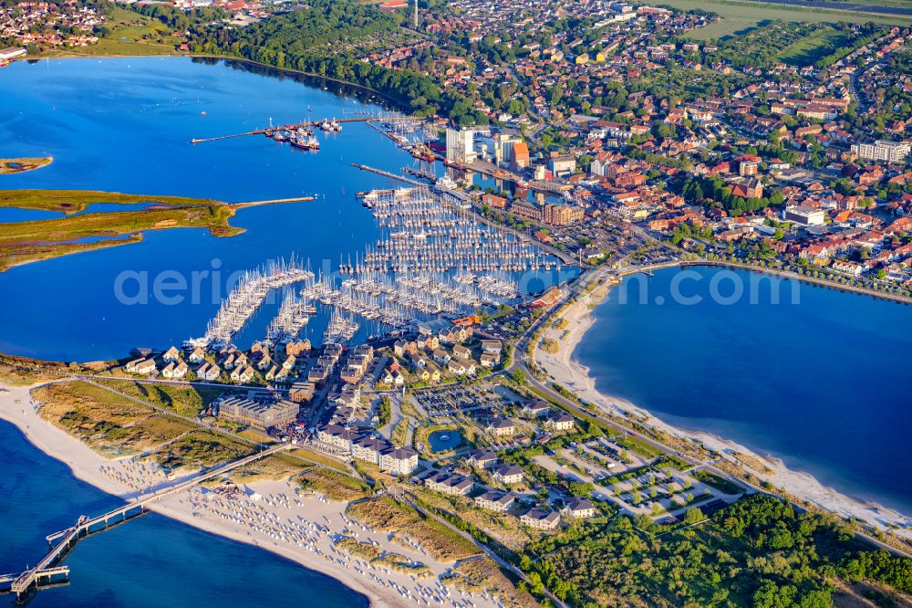 Aerial image Heiligenhafen - City view of the streets and houses Ferienanlage StranResort pier Heiligenhafen on the Baltic Sea coast in the state of Schleswig-Holstein