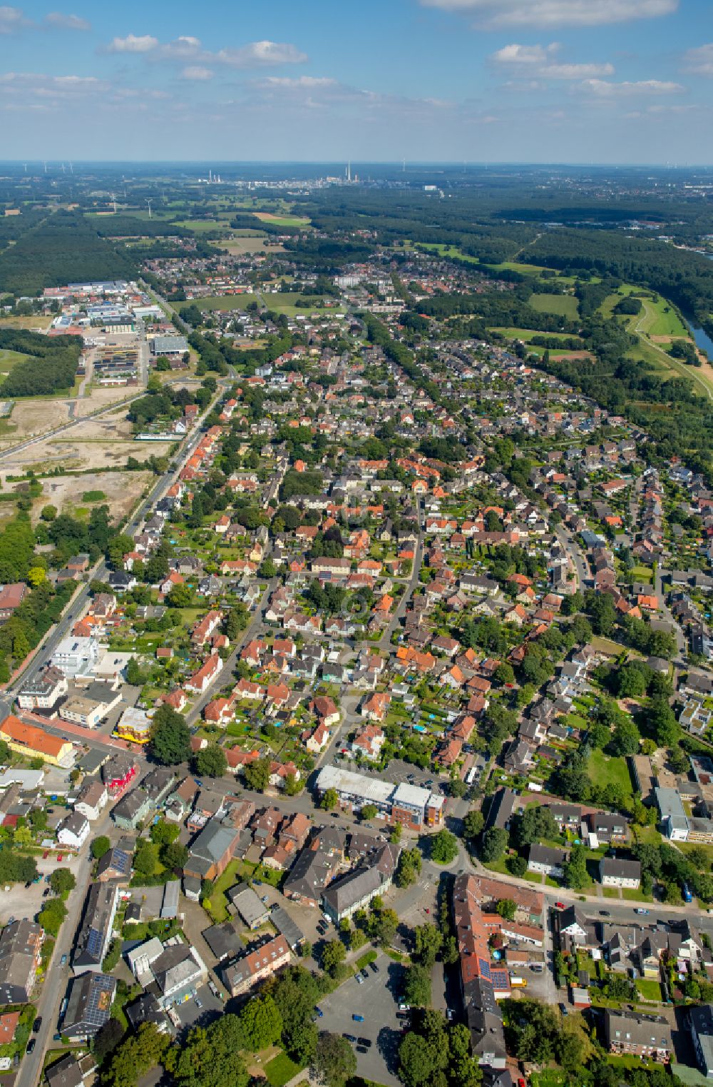 Hervest from the bird's eye view: Town View of the streets and houses of Hervest near the Lippe river in Dorsten in the state North Rhine-Westphalia