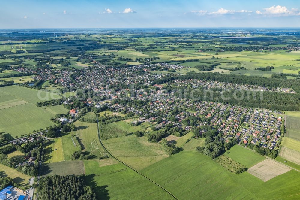 Aerial image Himmelpforten - Town View of the streets and houses of the residential areas in Himmelpforten in the state Lower Saxony, Germany