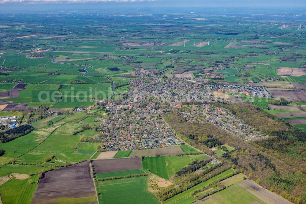 Aerial image Himmelpforten - Town View of the streets and houses of the residential areas in Himmelpforten in the state Lower Saxony, Germany