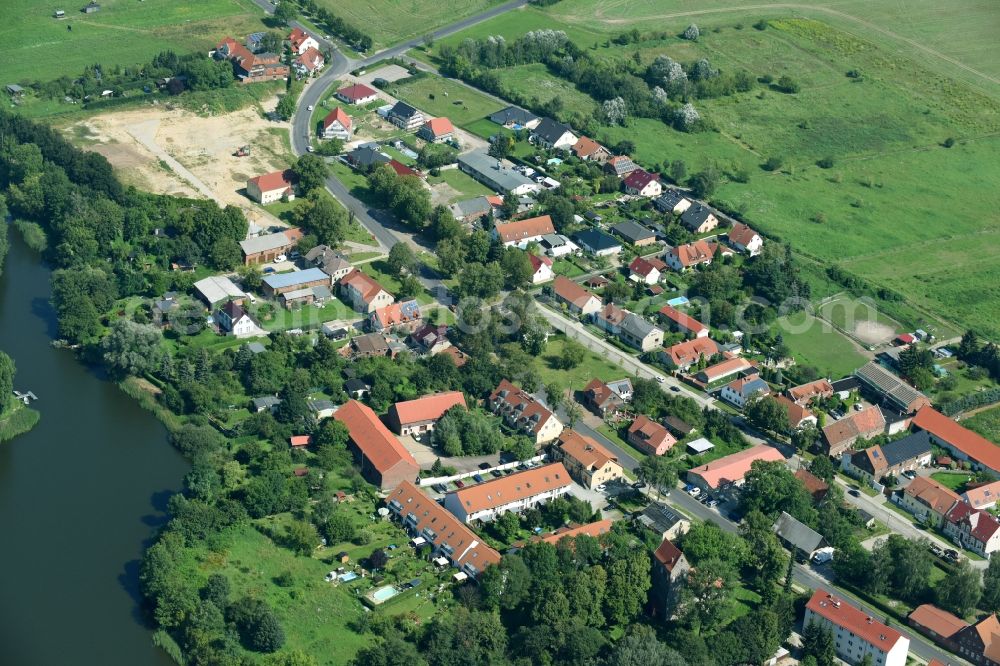 Hönow from the bird's eye view: Town View of the streets and houses of the residential areas in Hoenow in the state Brandenburg, Germany