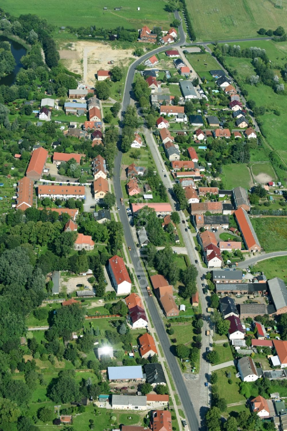 Aerial image Hönow - Town View of the streets and houses of the residential areas in Hoenow in the state Brandenburg, Germany