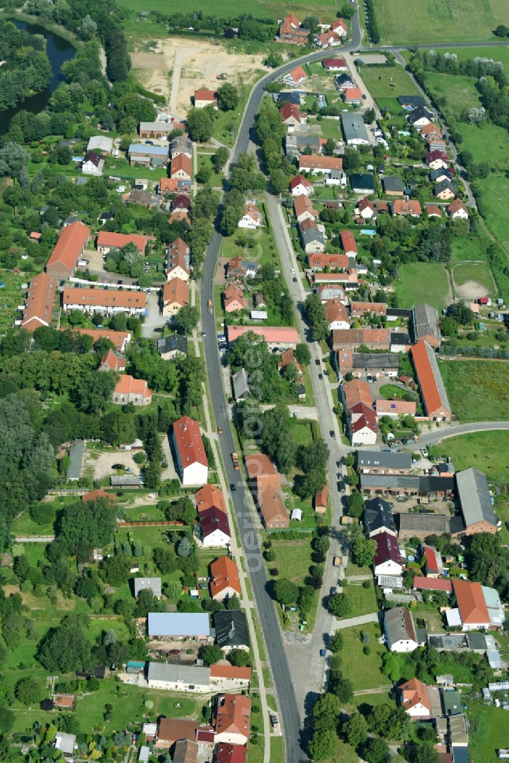 Aerial photograph Hönow - Town View of the streets and houses of the residential areas in Hoenow in the state Brandenburg, Germany