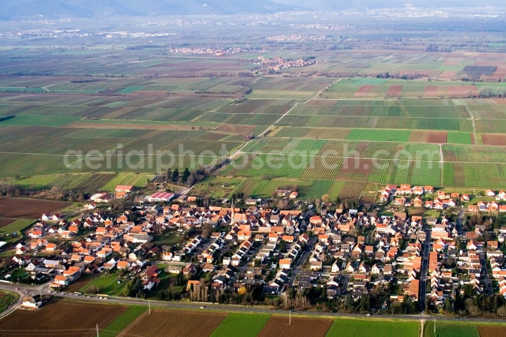 Aerial image Hochstadt (Pfalz) - Town View of the streets and houses of the residential areas in Hochstadt (Pfalz) in the state Rhineland-Palatinate