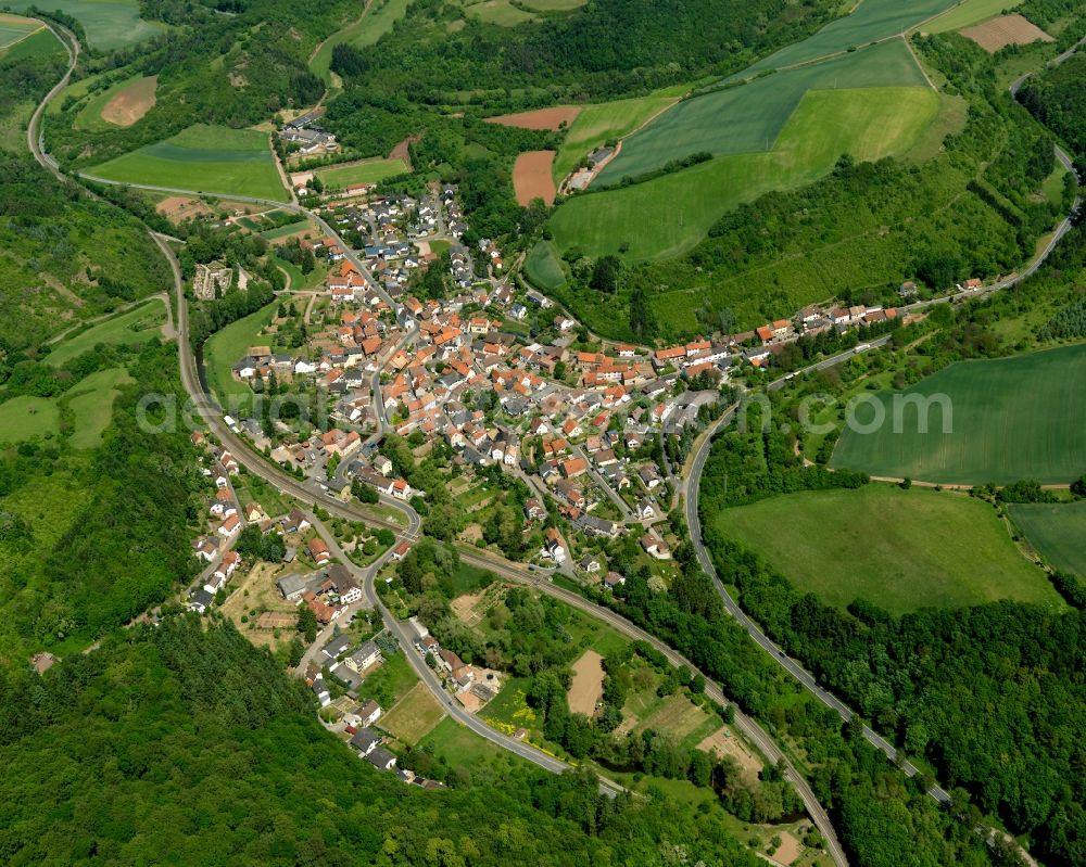 Hochstätten from the bird's eye view: View of the borough of Hochstaetten in the state of Rhineland-Palatinate. The municipiality is located in the Alsenz Valley on the riverbank of the river Alsenz. It includes several hamlets and settlements