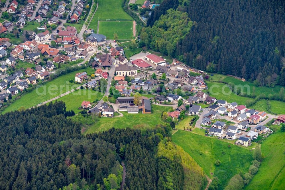 Hofstetten from the bird's eye view: Town View of the streets and houses of the residential areas in Hofstetten in the state Baden-Wurttemberg, Germany