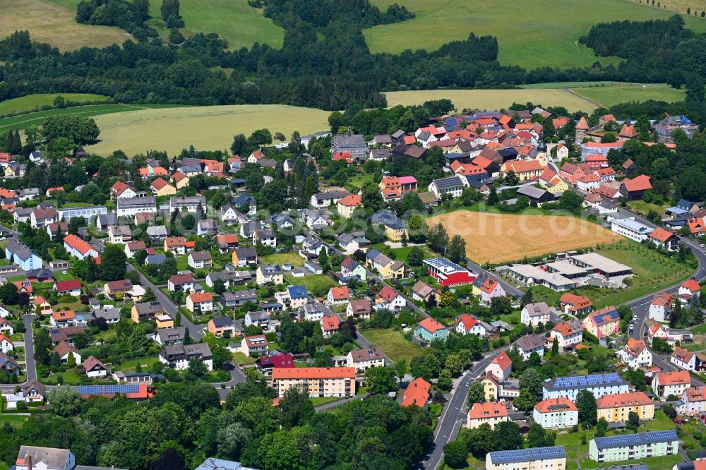 Aerial photograph Hohenberg an der Eger - Town View of the streets and houses of the residential areas in Hohenberg an der Eger in the state Bavaria, Germany