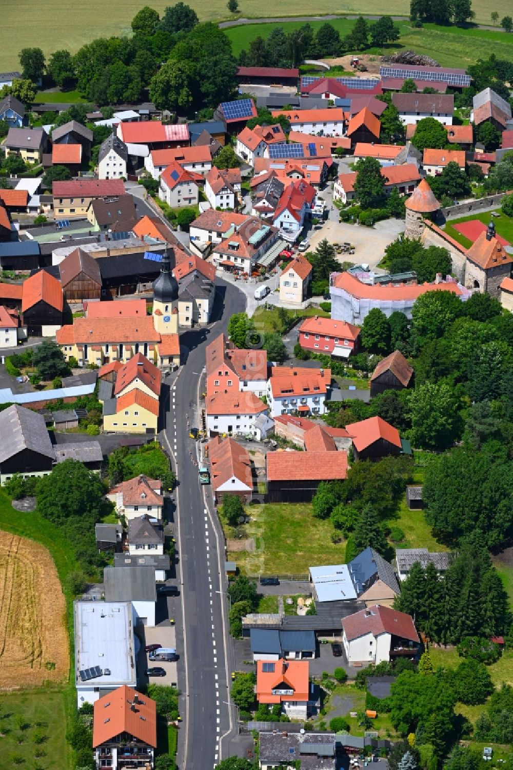 Hohenberg an der Eger from the bird's eye view: Town View of the streets and houses of the residential areas in Hohenberg an der Eger in the state Bavaria, Germany