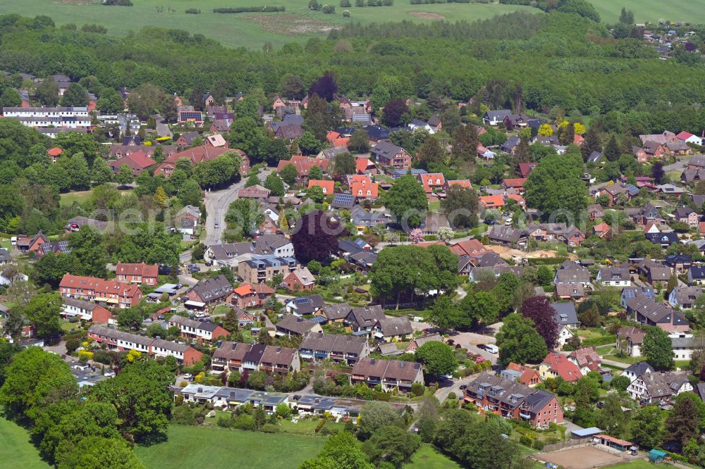 Aerial photograph Hoisbüttel - Town View of the streets and houses of the residential areas in Hoisbuettel in the state Schleswig-Holstein, Germany