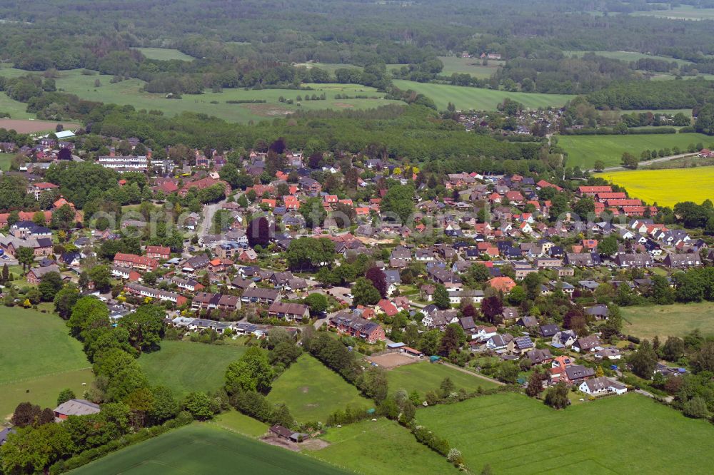 Hoisbüttel from above - Town View of the streets and houses of the residential areas in Hoisbuettel in the state Schleswig-Holstein, Germany