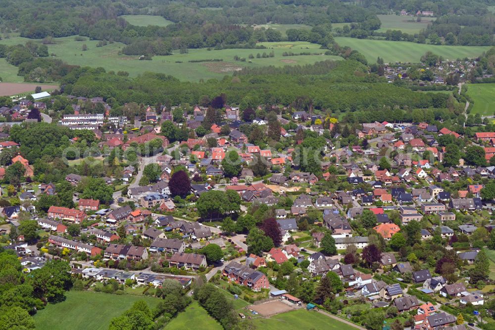 Aerial image Hoisbüttel - Town View of the streets and houses of the residential areas in Hoisbuettel in the state Schleswig-Holstein, Germany