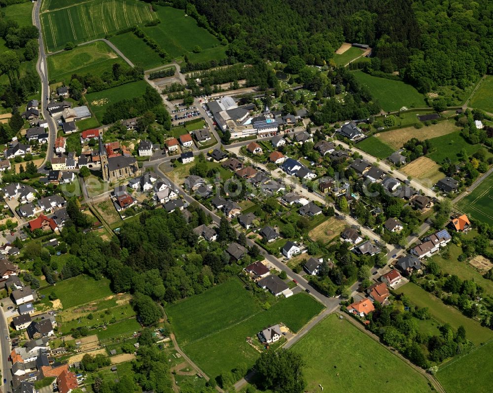 Aerial photograph Grafschaft - View of the Holzweiler part of the borough of Grafschaft in the state of Rhineland-Palatinate. Holzweiler is one of eleven districts of Grafschaft and is located in the South of the borough next to a wooded area. It is home to the Panorama Sauna Holzweiler with its halls and open air swimming pools