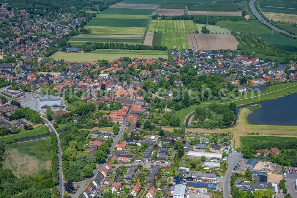 Horneburg from the bird's eye view: Town View of the streets and houses of the residential areas in Horneburg in the state Lower Saxony, Germany