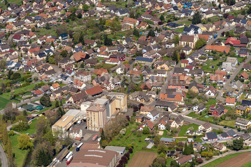 Aerial photograph Hugsweier - Town View of the streets and houses of the residential areas in Hugsweier in the state Baden-Wuerttemberg, Germany