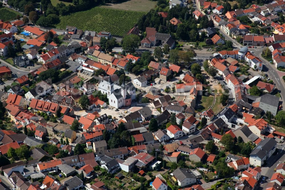 Ingelheim am Rhein from above - Townscape of Ingelheim with view of the Saalkirche at the Karolingerstrasse am Rhein in Rhineland-Palatinate