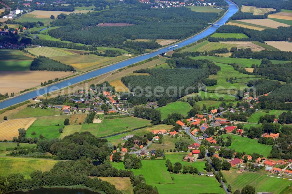 Jastdorf from the bird's eye view: Townscape of Jastdorf on the banks of the Elbe Lateral Canal in the state of Lower Saxony