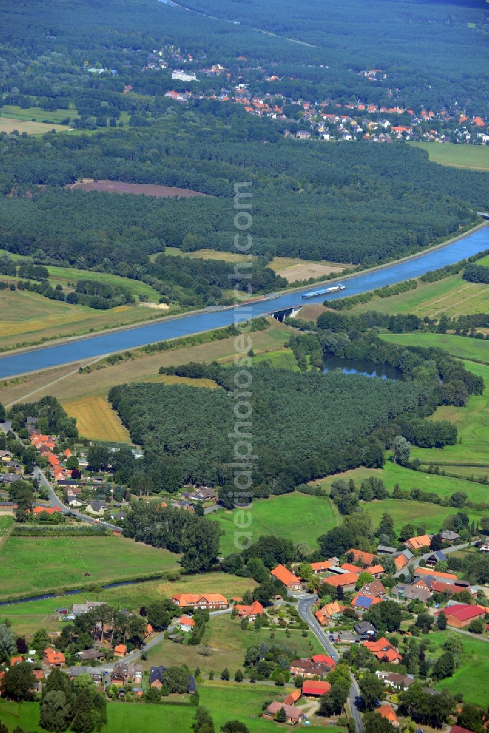 Aerial photograph Jastdorf - Townscape of Jastdorf on the banks of the Elbe Lateral Canal in the state of Lower Saxony