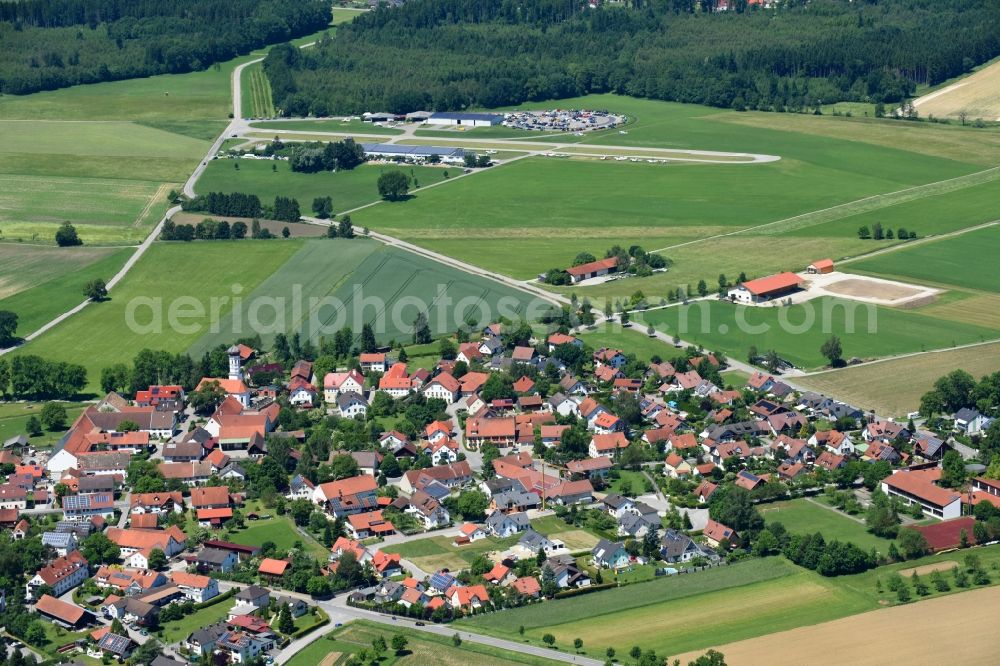 Aerial photograph Jesenwang - Town View of the streets and houses of the residential areas in Jesenwang in the state Bavaria, Germany