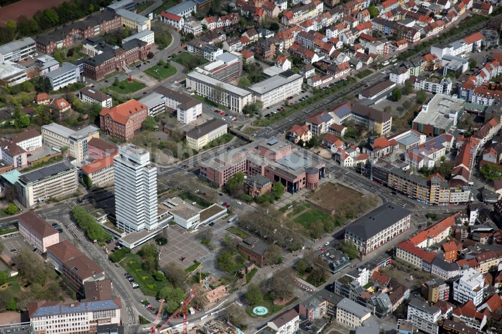 Aerial photograph Kaiserslautern - Local view of Kaiserslautern in the state of Rhineland-Palatinate. On the left the town hall, to the right of the New Palatinate Theatre