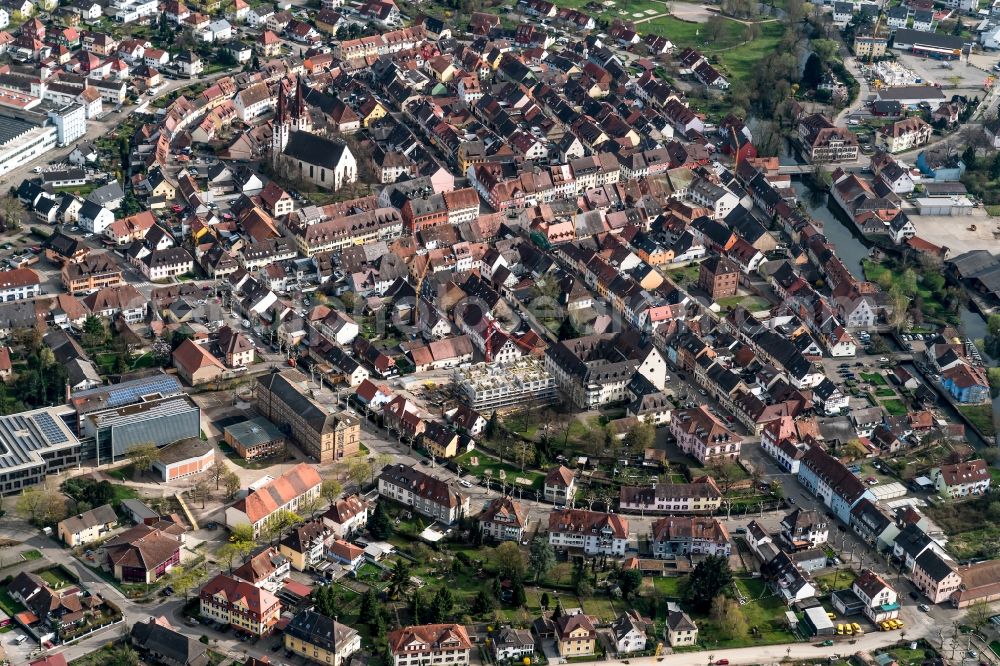 Kenzingen from the bird's eye view: Town View of the streets and houses of the residential areas in Kenzingen in the state Baden-Wuerttemberg, Germany