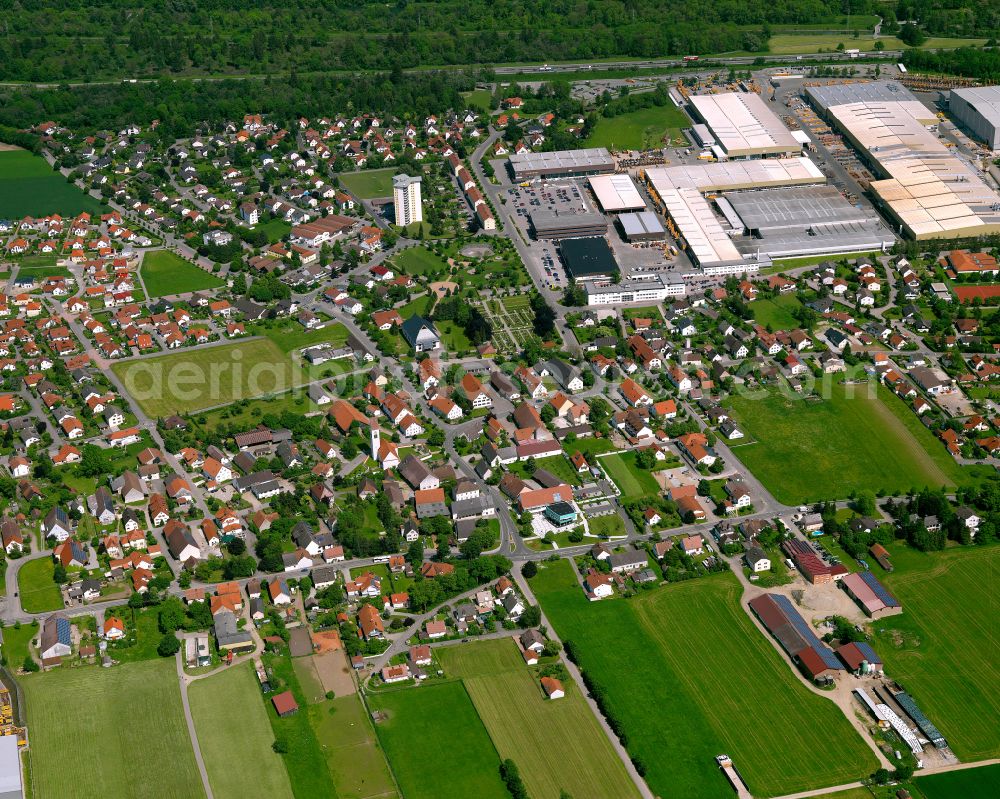 Aerial photograph Kirchdorf an der Iller - Town View of the streets and houses of the residential areas in Kirchdorf an der Iller in the state Baden-Wuerttemberg, Germany