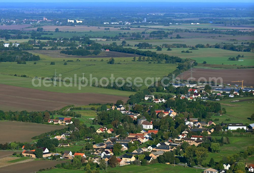 Aerial photograph Klein-Mutz - Town View of the streets and houses of the residential areas in Klein-Mutz in the state Brandenburg, Germany