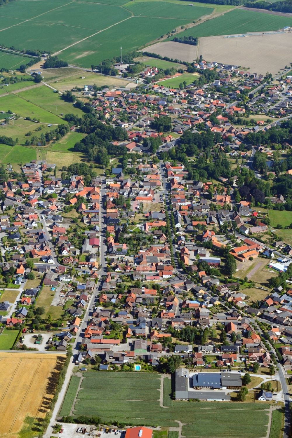 Aerial image Knesebeck - Town View of the streets and houses of the residential areas in Knesebeck in the state Lower Saxony, Germany