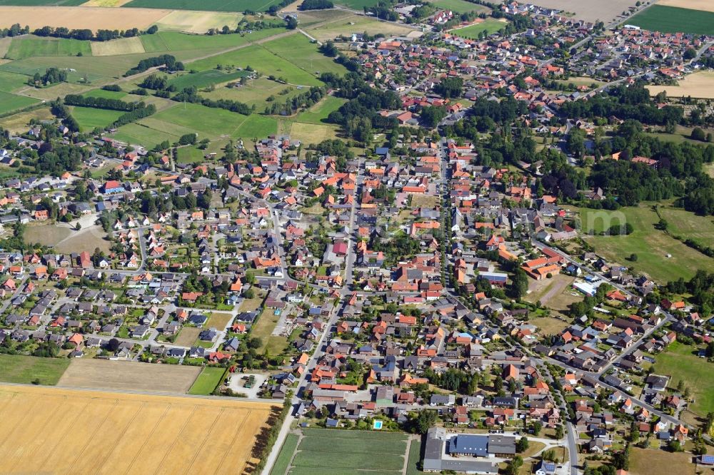 Aerial photograph Knesebeck - Town View of the streets and houses of the residential areas in Knesebeck in the state Lower Saxony, Germany