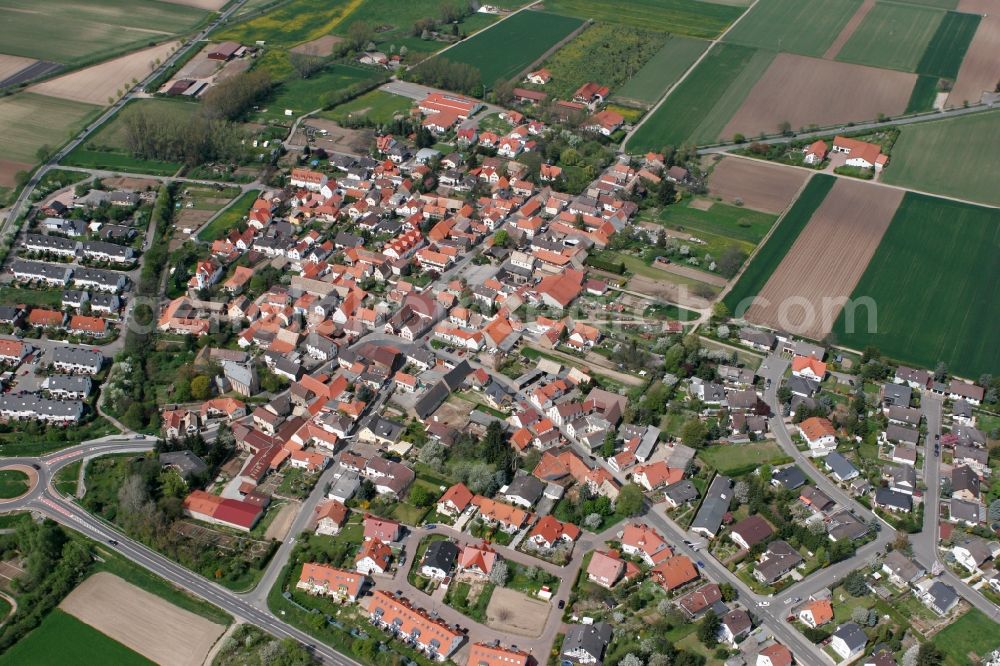 Aerial image Köngernheim - Townscape and view of Koengernheim in the state of Rhineland-Palatinate. Koengernheim is a borough in the Mainz-Bingen and is surrounded by agricultural fields. The wine town is located on the river Selz