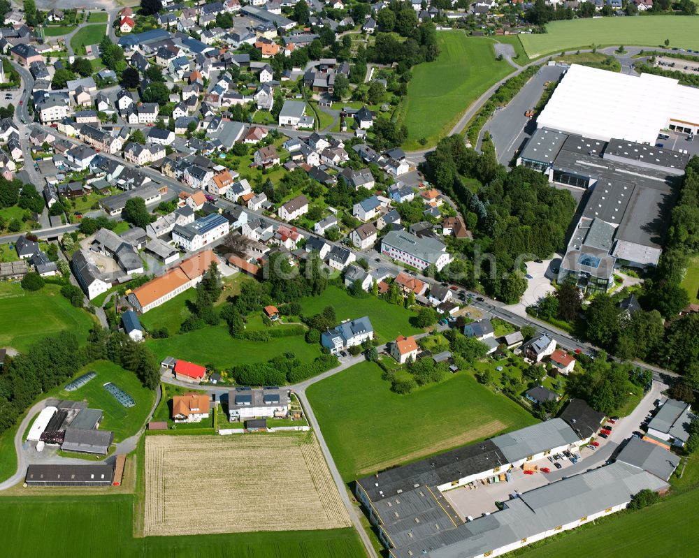 Konradsreuth from above - Town View of the streets and houses of the residential areas on street B2 in Konradsreuth in the state Bavaria, Germany