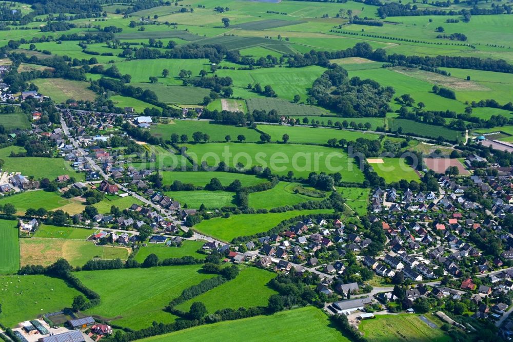 Aerial photograph Kummerfeld - Town View of the streets and houses of the residential areas in Kummerfeld in the state Schleswig-Holstein, Germany