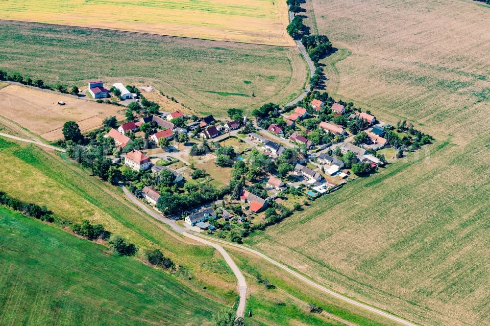 Aerial photograph Kunzwerda - Town View of the streets and houses of the residential areas in Kunzwerda in the state Saxony, Germany