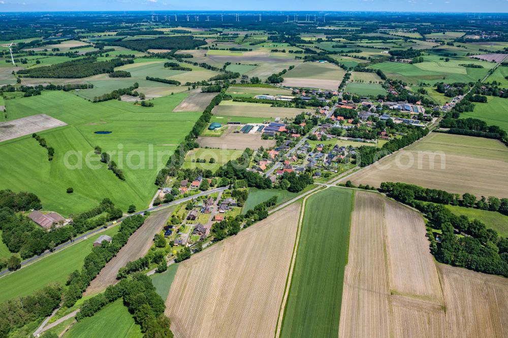 Aerial image Kutenholz - Town View of the streets and houses of the residential areas in Kutenholz Aspe in the state Lower Saxony, Germany