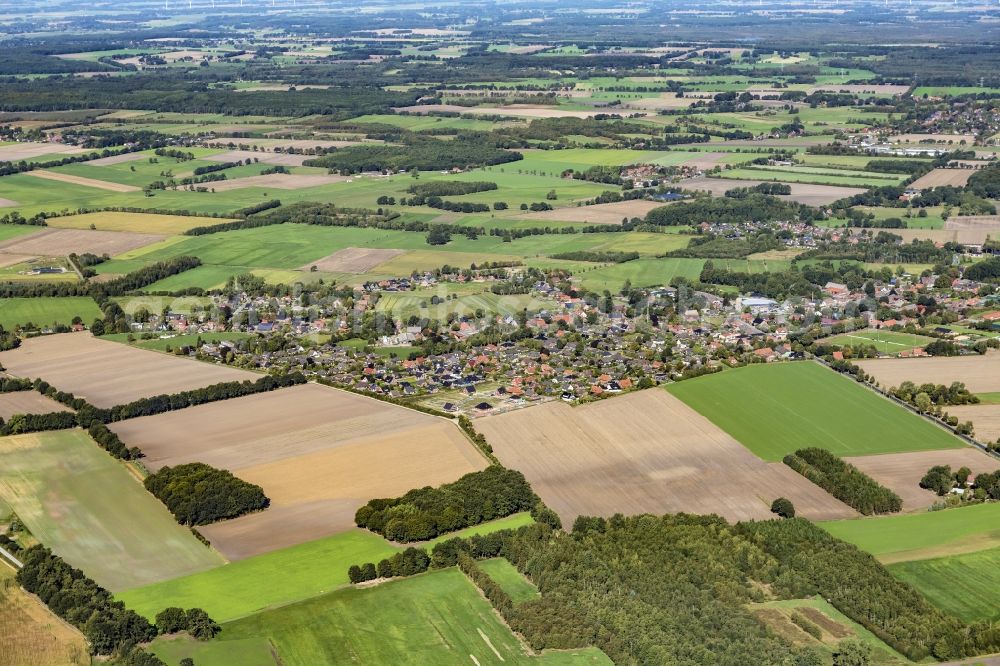 Aerial photograph Kutenholz - Town view of the streets and houses of the residential areas and a new building area in Kutenholz in the state Lower Saxony, Germany