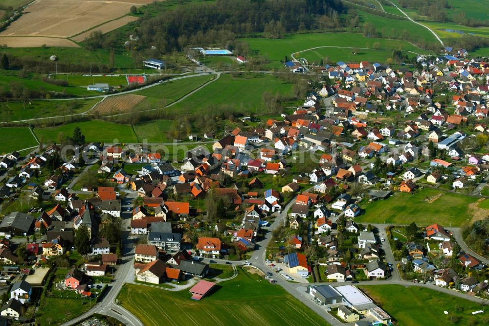 Langenbeutingen from the bird's eye view: Town View of the streets and houses of the residential areas in Langenbeutingen in the state Baden-Wurttemberg, Germany