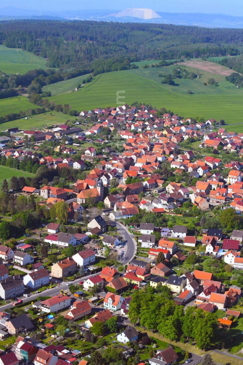 Aerial photograph Lauchröden - Town View of the streets and houses of the residential areas in Lauchroeden in the state Thuringia, Germany