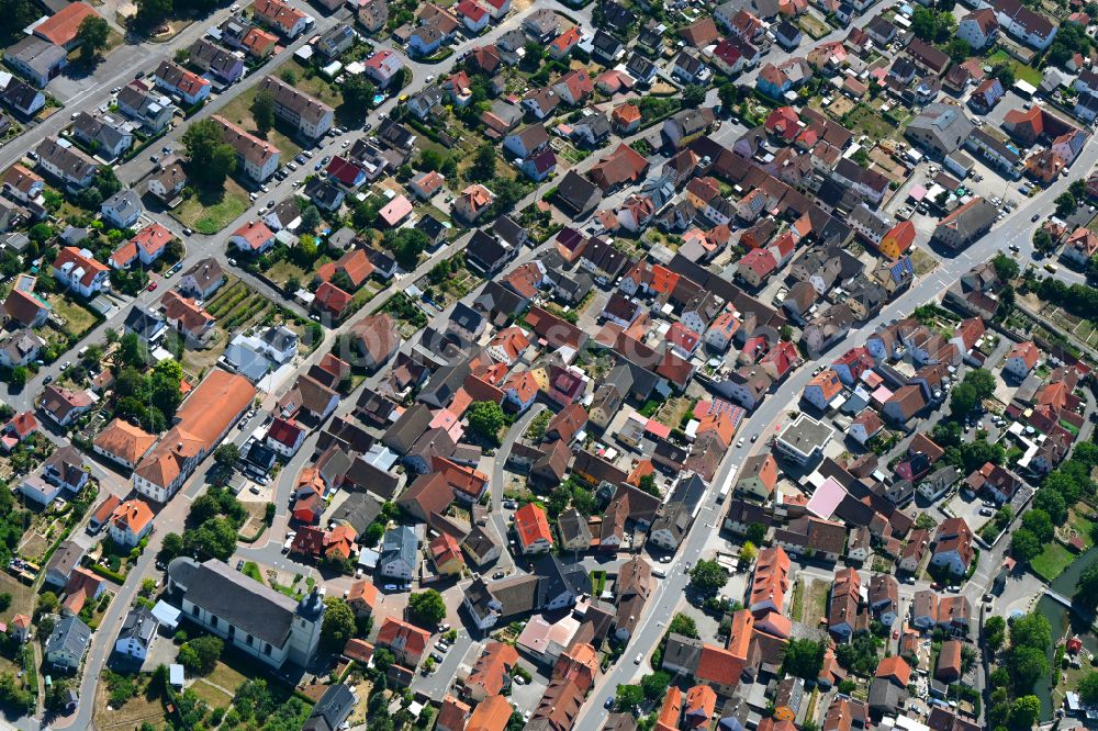 Lauda-Königshofen from the bird's eye view: Town View of the streets and houses of the residential areas on street Leopoldstrasse in the district Koenigshofen in Lauda-Koenigshofen in the state Baden-Wuerttemberg, Germany