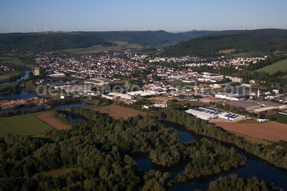 Lauenförde from the bird's eye view: Town View of the streets and houses of the residential areas in Lauenfoerde in the state Lower Saxony