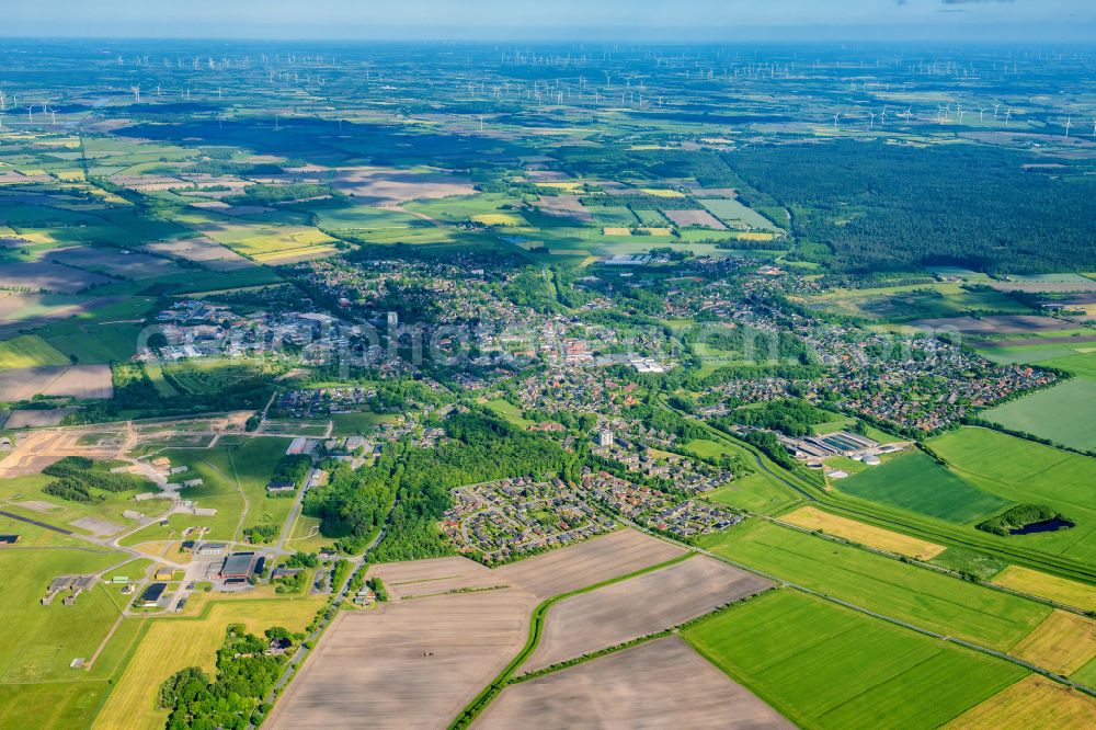 Aerial photograph Leck - Town View of the streets and houses of the residential areas in Leck in the state Schleswig-Holstein, Germany