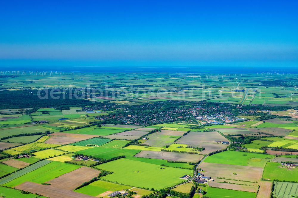 Leck from above - Town View of the streets and houses of the residential areas in Leck in the state Schleswig-Holstein, Germany