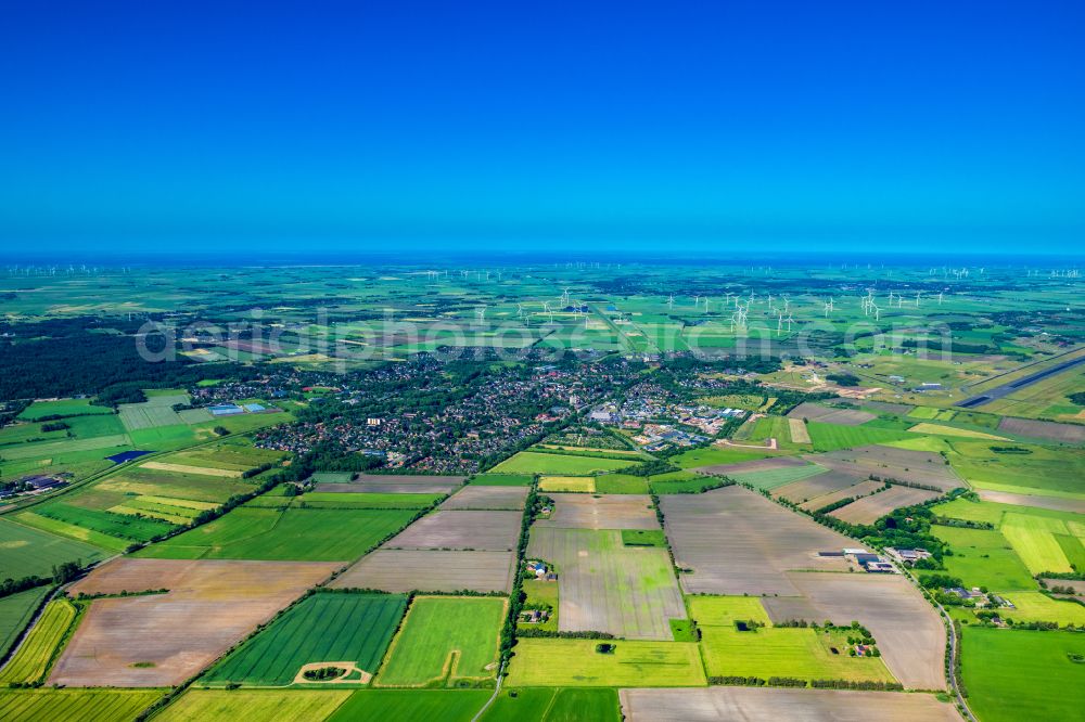 Aerial image Leck - Town View of the streets and houses of the residential areas in Leck in the state Schleswig-Holstein, Germany